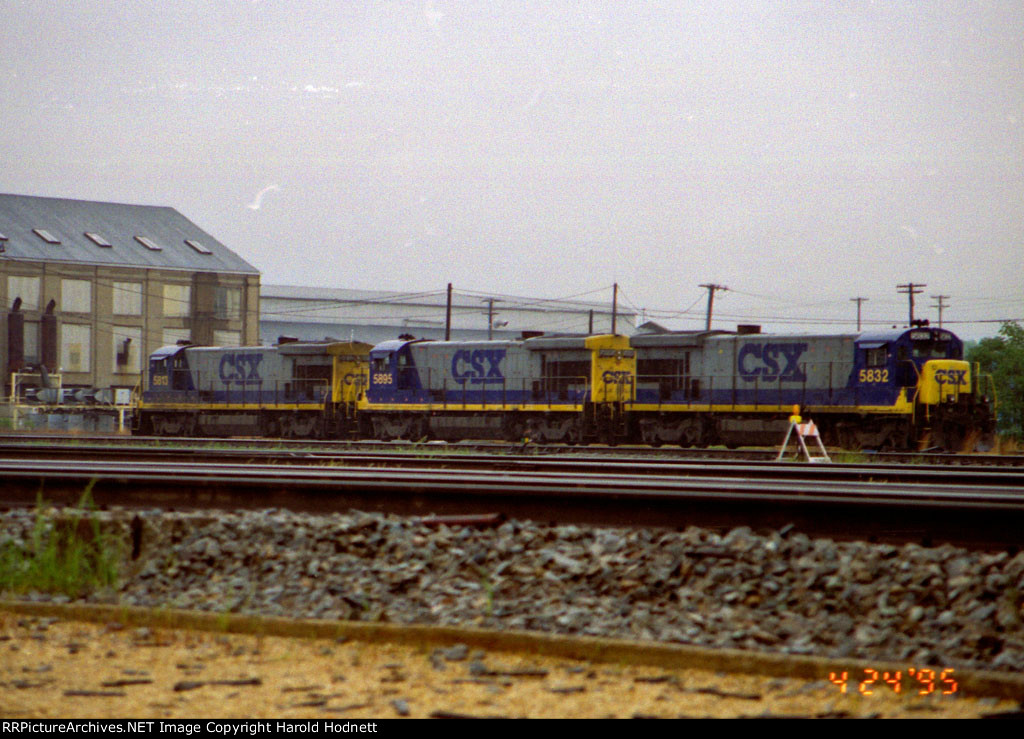 CSX 5832, 5895, & 5813